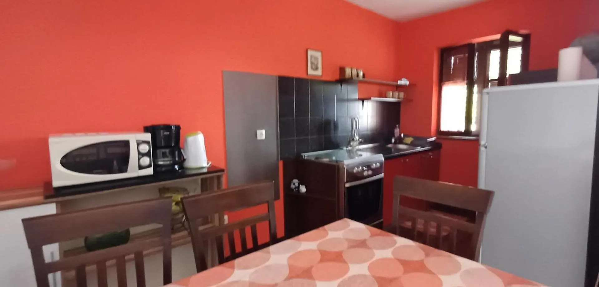 Apartment Gismondi Icici 0*,